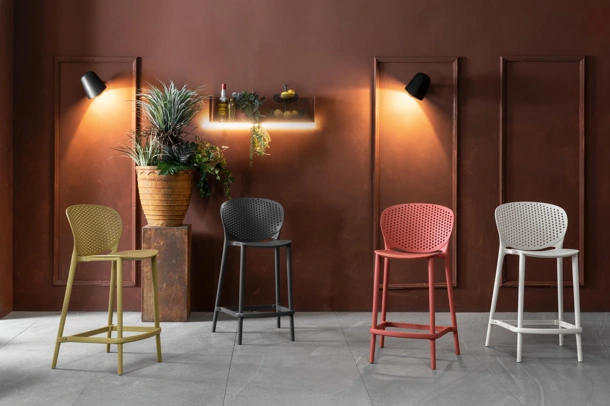 Sgabello impilabile in polipropilene Spot di Stones