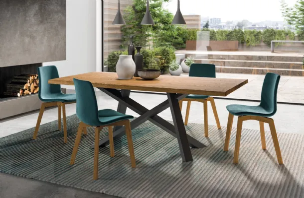 Sedia Talya in velluto con gambe in legno di FGF Mobili
