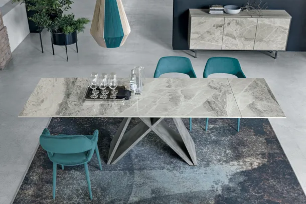 Tavolo allungabile Delta in gres porcellanato effetto marmo con basamento in laminato effetto metallo di Target Point