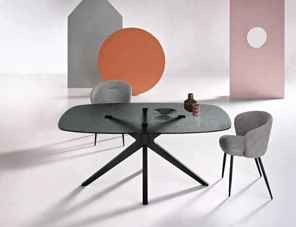 Tavolo Fever 180 in vetro martellato di Ikone Casa