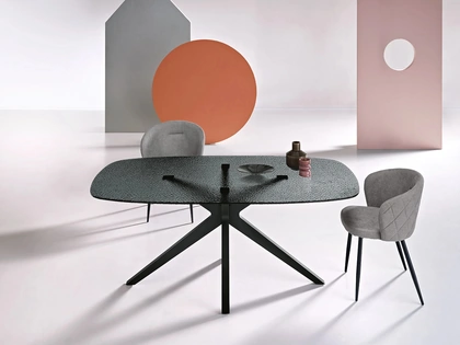 Tavolo Fever 180 in vetro martellato di Ikone Casa