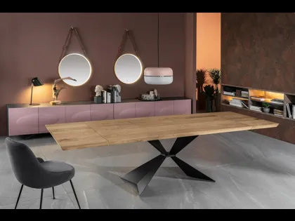 Tavolo allungabile con top in legno chiaro e base in metallo Stark di Stones