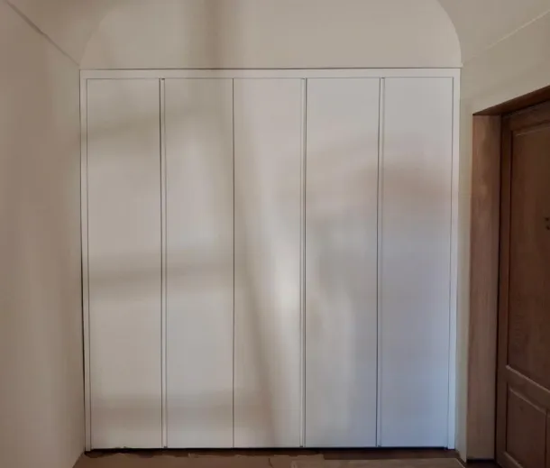 Armadio su misura ingresso in laccato opaco bianco