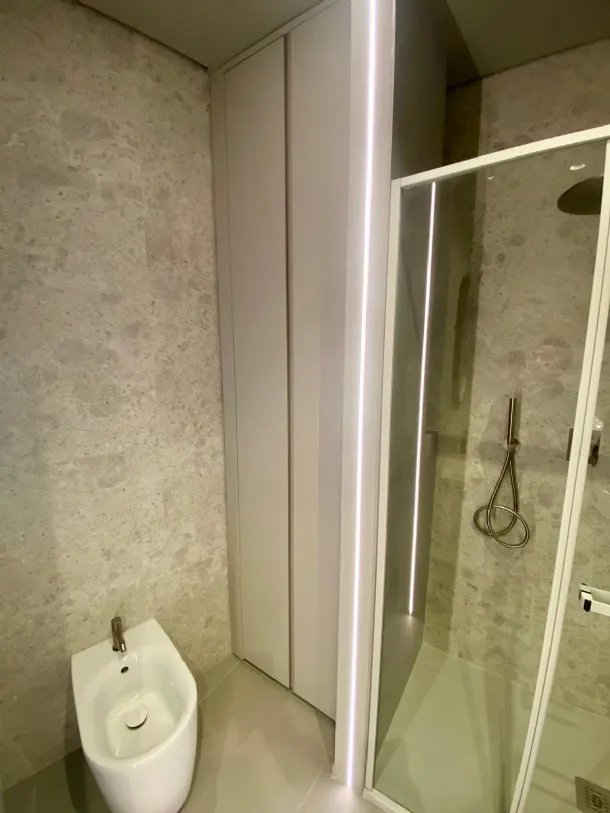 Armadio su misura per nicchia in bagno
