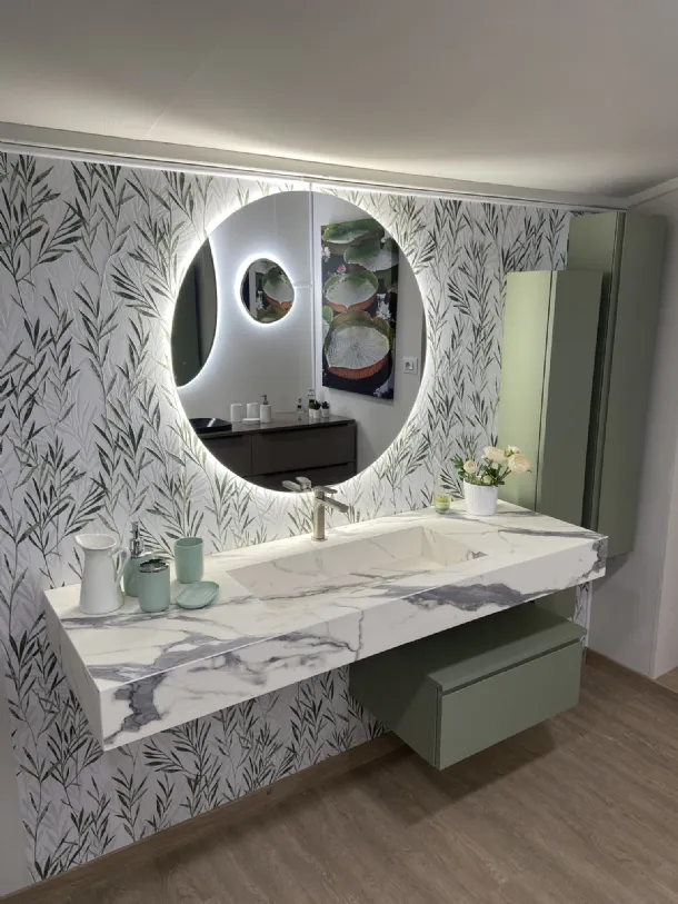 Mobile bagno sospeso in laccato verde con top in hpl e vasca integrata