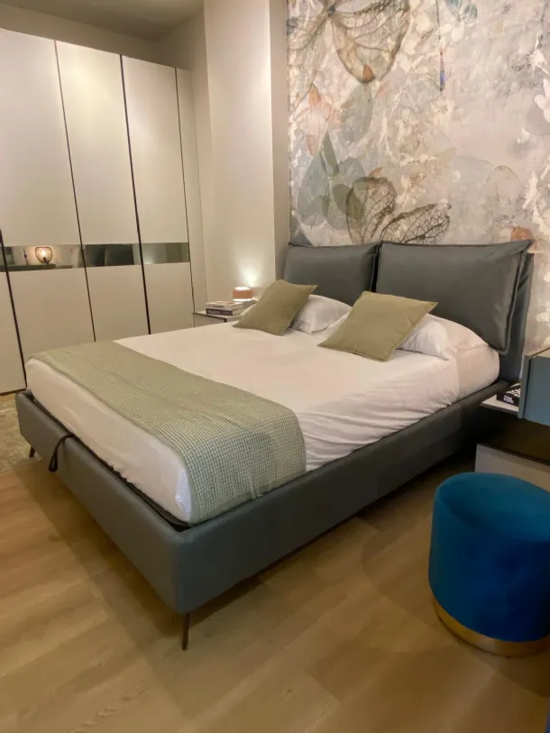 Camera con letto contenitore e armadio su misura