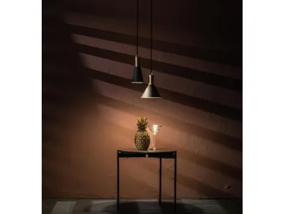 Lampada a sospensione Lince in metallo con decoro in ottone verniciato di Stones