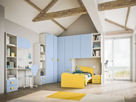 Cameretta ad angolo in olmo natura e laccato giallo e azzurro opaco Mya Comp 16 di Mab