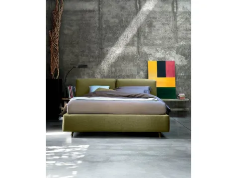 Letto in tessuto imbottito con testiera Kuna di Bontempi Letti Design