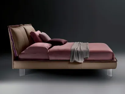 Letto Sandy Levante in pelle con testiera imbottita e piedini trasparenti di Bontempi Letti Design