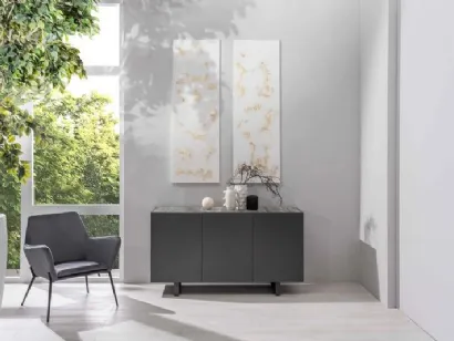 Madia Pegaso a 3 ante in MDF finitura Grigio scuro con top in ceramica marmo di Stones