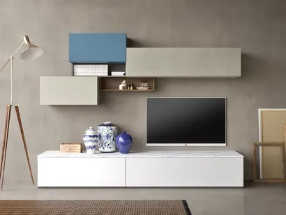 Parete dal design moderno in laccato opaco con top in finitura marmo bianco di Mab