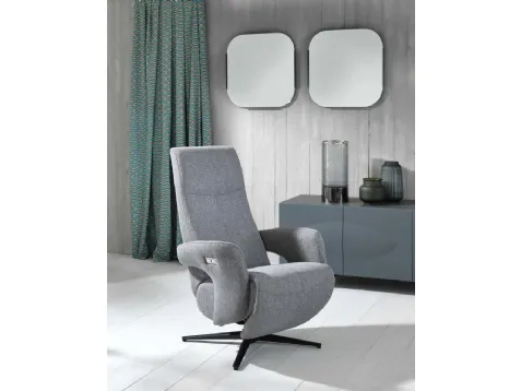Poltrona relax Z001 in tessuto con base in metallo di Stones