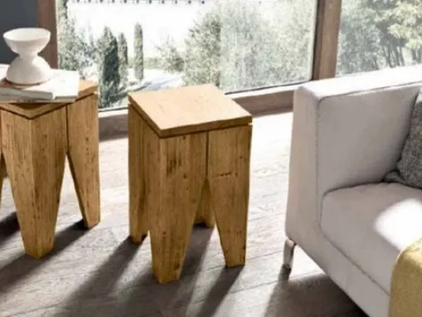 Sgabello Star in legno massiccio anche con funzione di tavolino di FGF Mobili