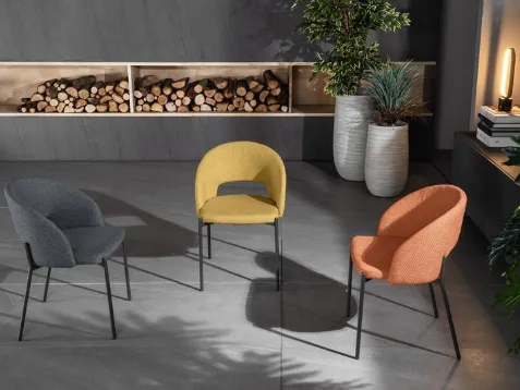 Sedia vari colori in tessuto con gambe in metallo Greta di Stones