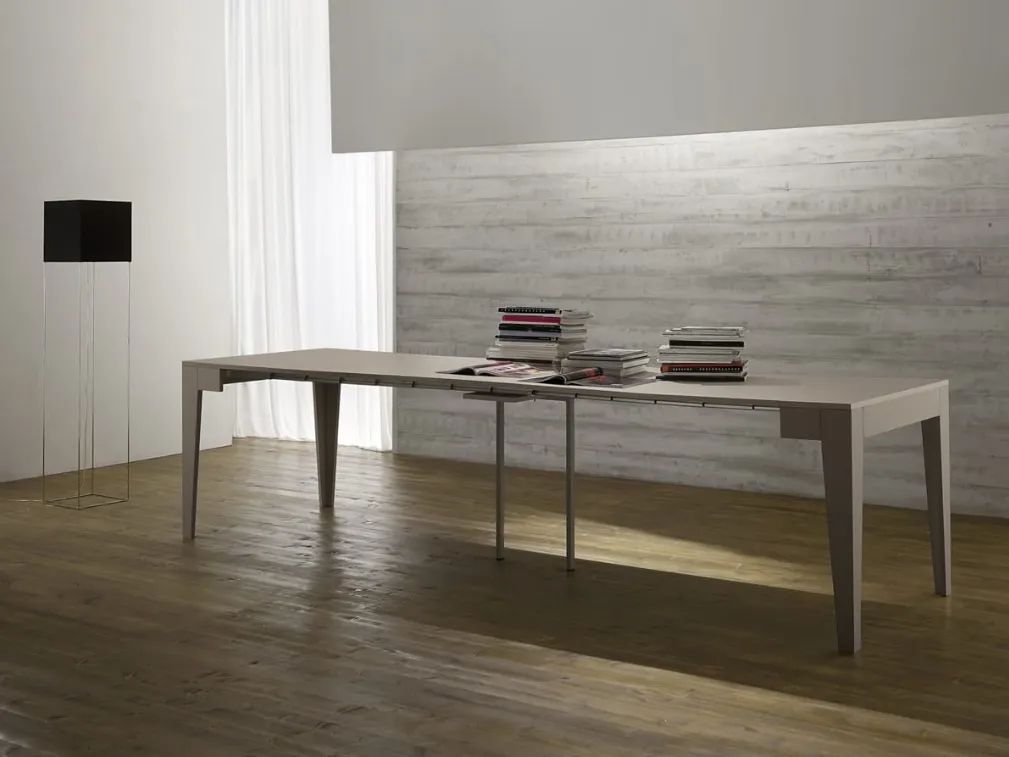 Tavolo Beat in alluminio e piano in legno melaminico di Zamagna
