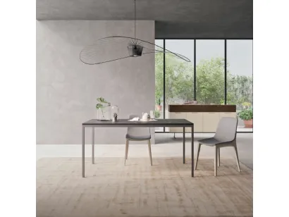 Tavolo con piano in marmo e basamento laccato Tufo Slim 01 di Orme