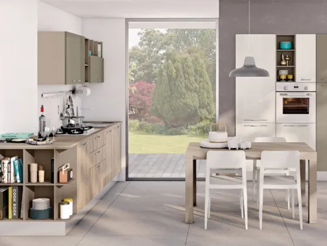 Cucina Moderna lineare Kyra finitura Rovere Cipria e laccato lucido Verde Lichene di Creo